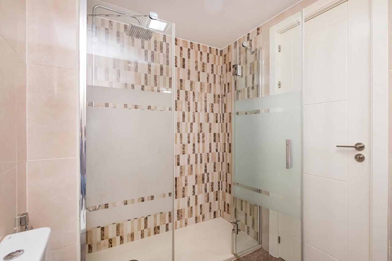Bhost - The King Apartment ฟูเอนฮิโรลา ภายนอก รูปภาพ